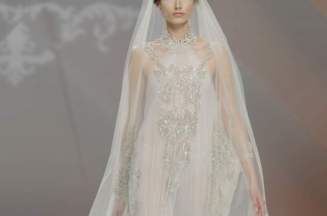 Minimalist-style wedding dresses for 2013