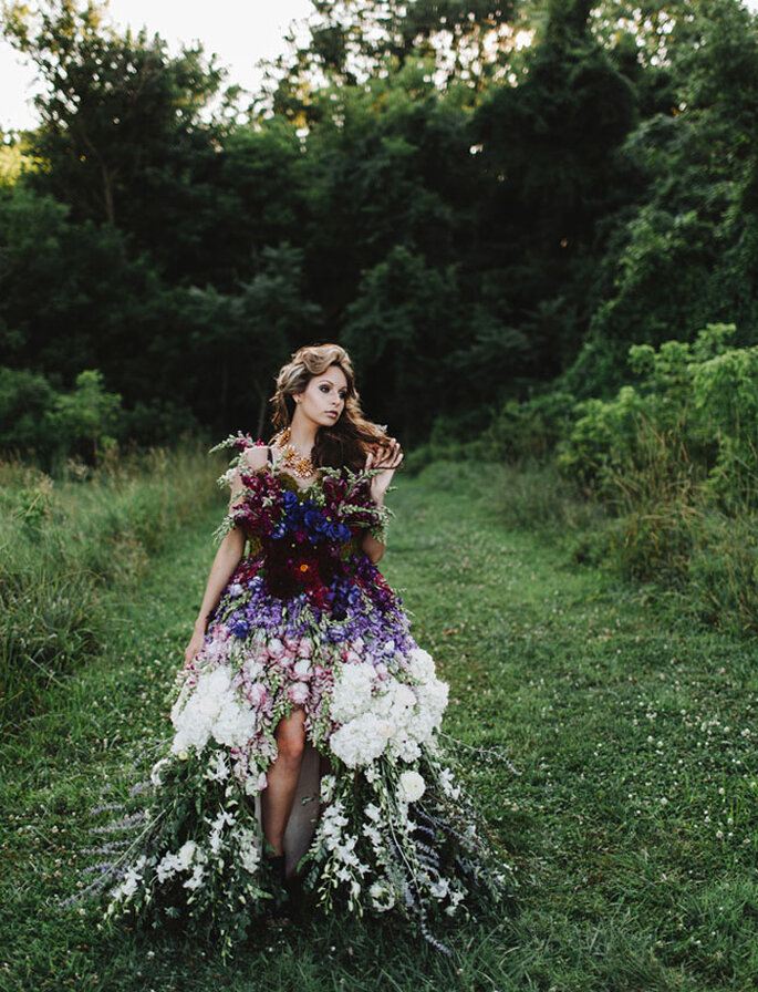 Платье женщина цветы