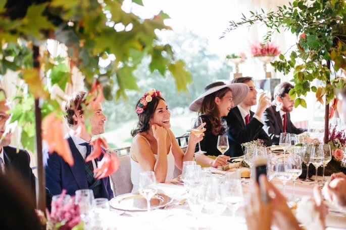 Die Hochzeitstafel Wer Darf Am Tisch Von Braut Brautigam Auf Keinen Fall Fehlen