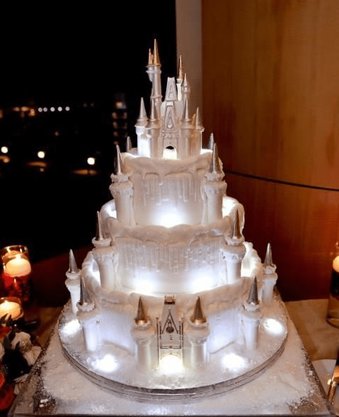 Les 15 Gateaux De Mariage Les Plus Insolites De Pinterest Et D Instagram Il Fallait Y Penser