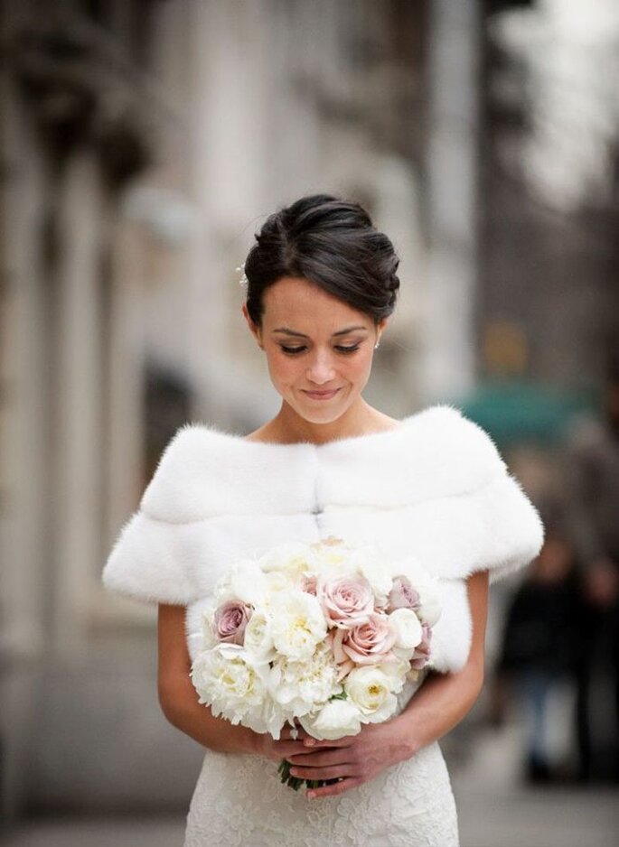 Cuellos, boleros y estolas para novias: accesorios de ...